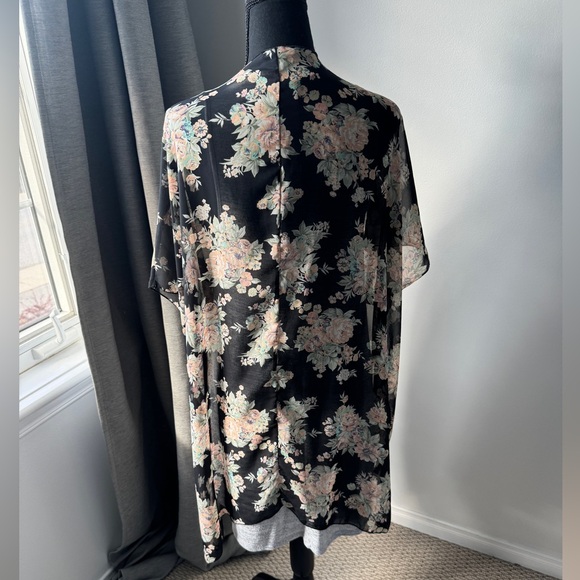 Floral cover up - Picture 3 of 3